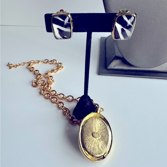 Joan Rivers Signed Classics Zebra Animal Print Necklace & Earrings Jewelry Set - Picture 5 of 8